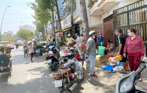 Chợ trời gây huyên náo bên kênh Nhiêu Lộc - Thị Nghè