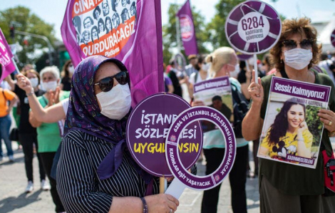 Phụ nữ Thổ Nhĩ Kỳ phản đối nạn bạo hành gia đình