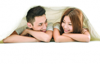 Chồng "ki bo" trên giường