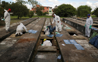 Brazil gấp rút dọn những ngôi mộ cũ để nhường chỗ cho hơn 3.000 ca tử vong vì COVID-19 mỗi ngày