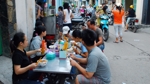 Phản hồi bài "Đủ kiểu ô nhiễm trong khu dân cư": Người dân chưa ý thức, chính quyền thiếu kiểm tra