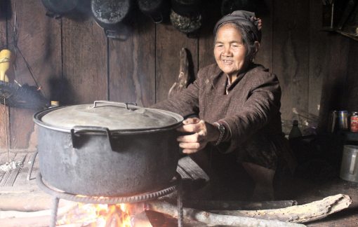 Nghệ nhân ưu tú Yă Xuâng: “Vốn hiếm” của hơ mon