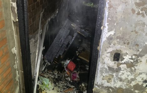 TPHCM: Cứu 5 người mắc kẹt trong căn nhà bốc cháy dữ dội lúc rạng sáng