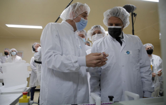 Pháp khuyên trộn vắc-xin trong bối cảnh lo ngại đông máu