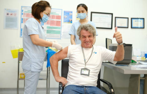 Bệnh viện FV tiêm vắc-xin COVID-19 cho 146 bác sĩ, nhân viên tuyến đầu chống dịch