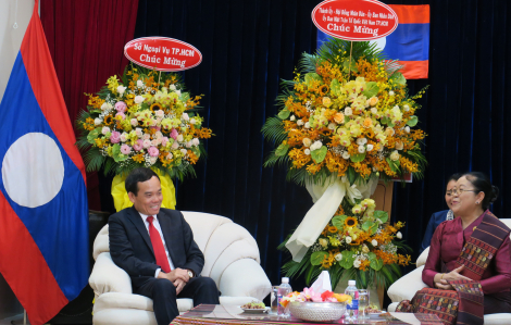 Lãnh đạo TPHCM chúc Tết cổ truyền Bunpimay của nhân dân các bộ tộc Lào