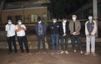 Chặn bắt 2 xe taxi chở 5 người nước ngoài nhập cảnh trái phép