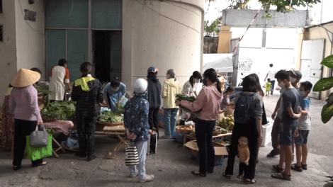 Đi chợ quê giữa Sài Gòn
