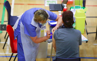 Nguy cơ đông máu não do COVID-19 cao hơn nhiều so với vắc-xin