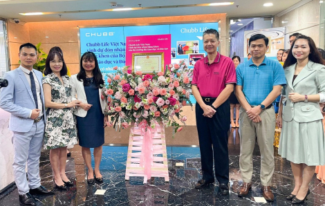 Chubb Life Việt Nam đón nhận bằng khen của Bộ Giáo dục và Đào tạo