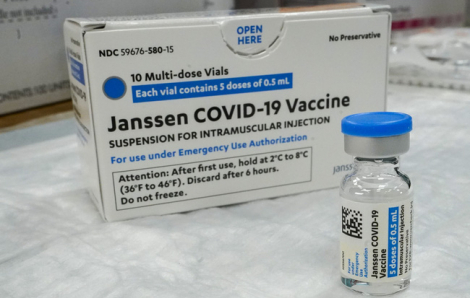 Johnson & Johnson cầu cứu các đối thủ trong việc nghiên cứu cục máu đông sau khi tiêm vắc-xin