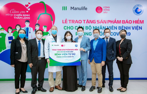 Manulife Việt Nam tri ân đội ngũ bác sĩ tại các bệnh viện phụ sản thông qua món quà bảo vệ