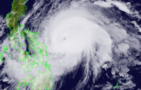 Tối 18/4, tâm siêu bão Surigae cách bờ biển miền Trung Philippines khoảng 380km