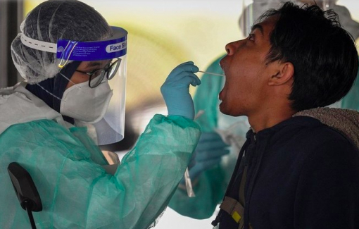 40 nhân viên y tế Malaysia nhiễm COVID-19 dù tiêm đủ 2 liều vắc-xin