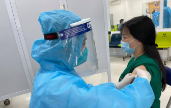 Đông máu sau tiêm vắc-xin COVID-19 có thể xử lý được ở y tế cơ sở