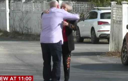 Hai mẹ con đoàn tụ sau 54 năm