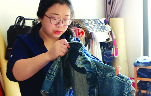 Kỹ sư điện tử viễn thông tái chế jeans để trả nợ cuộc đời