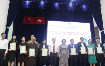 Hơn 200 tỷ đồng ủng hộ mua vắc-xin ngừa dịch COVID-19