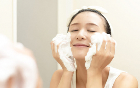 Bí quyết rửa mặt để da sáng mịn của phụ nữ Nhật Bản