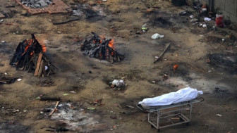 Ấn Độ: Bệnh viện tuyệt vọng tìm nguồn cung cấp oxy, lò hỏa táng quá tải