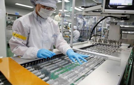 Hàn Quốc đẩy mạnh sản xuất ống tiêm giúp tiết kiệm vắc-xin COVID-19