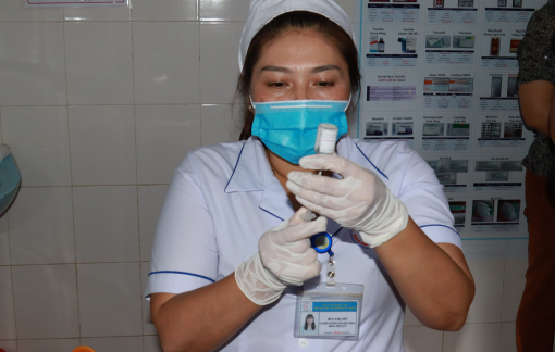 Đắk Lắk: Tiêm những mũi vắc-xin COVID-19 đầu tiên