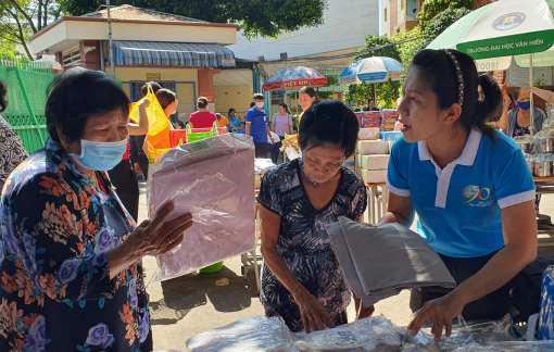 Nhiều khu vực mua sắm, sân chơi miễn phí cho phụ nữ và trẻ em