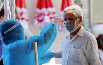 Tối 27/4, lễ tân khách sạn bị lây nhiễm COVID-19 từ người nhập cảnh