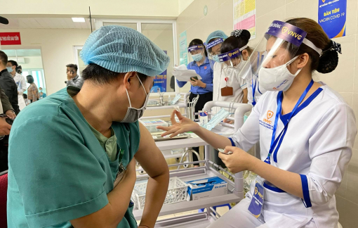 Điều chuyển thêm 15.000 liều vắc-xin phòng COVID-19 cho 8 tỉnh miền Tây