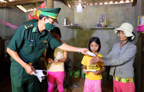 Chốt chặn chống dịch COVID-19 tại cửa ngõ biên giới Việt-Lào