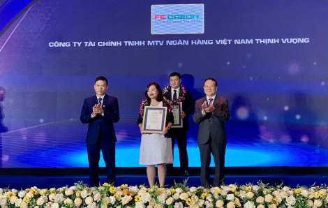 FE CREDIT được vinh danh Top 500 doanh nghiệp tăng trưởng nhanh nhất Việt Nam