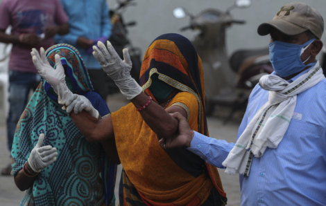 Nguồn cung y tế quan trọng đến Ấn Độ khi số người tử vong gần 200.000