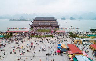 Hà Nam tạm đóng cửa chùa Tam Chúc, cho học sinh nhiều xã nghỉ học