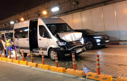 4 ô tô tông liên hoàn trong hầm vượt sông Sài Gòn