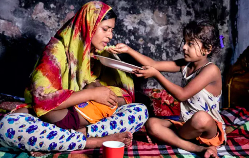 COVID-19 khiến phụ nữ mất hơn 800 tỷ USD thu nhập