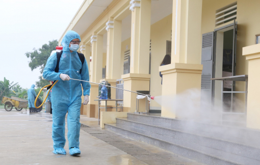 Mợ và cháu của ca bệnh ở Hà Nam dương tính, 1 nhân viên y tế đang nghi ngờ mắc bệnh