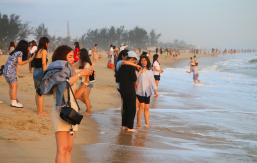 Lao ra giữa biển cứu 3 bạn nữ, nam sinh viên tử vong vì đuối nước