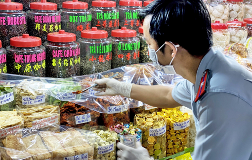 Mua thực phẩm an toàn “lấy tiếng” rồi trộn hàng trôi nổi