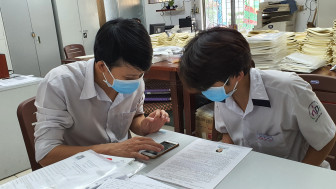 Học sinh, phụ huynh khóc ròng chạy đua với "deadline" thi học kỳ trước 9/5