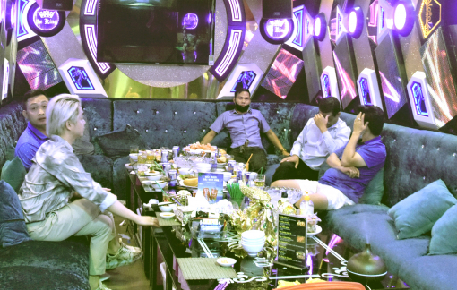 Nhà hàng The King bị xem xét rút giấy phép hoạt động vì phục vụ hát karaoke