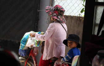 Nỗi khổ của người mẹ dưới mái nhà có cha dạy con bằng đòn roi