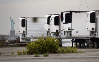 Hàng trăm thi hài của bệnh nhân COVID-19 ở Mỹ vẫn còn nằm trong xe tải đông lạnh