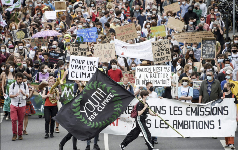 Hàng ngàn người tuần hành kêu gọi hành động vì khí hậu tại Pháp