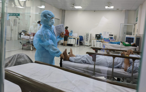 TPHCM: Bác sĩ chuẩn bị sẵn vali phòng trường hợp phong tỏa bệnh viện