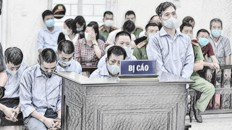 4 cựu thanh tra giao thông "bảo kê logo xe vua" ra tòa