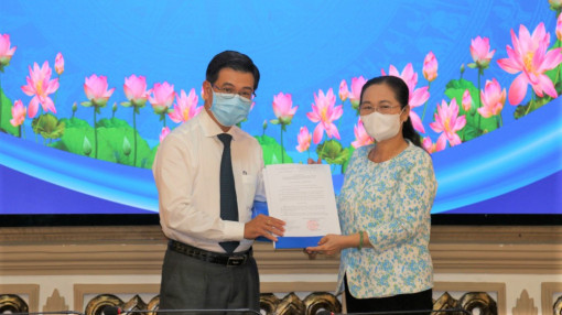Trao nghị quyết phê chuẩn ông Nguyễn Văn Dũng làm Phó chủ tịch HĐND TPHCM