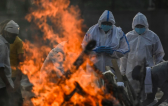 Ấn Độ lập kỷ lục với hơn 4.200 người chết, biến thể đã lây lan trên 44 quốc gia