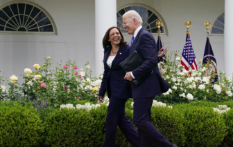 Ca nhiễm và tử vong giảm kỷ lục: "Bỏ khẩu trang - ngày tuyệt vời cho nước Mỹ"