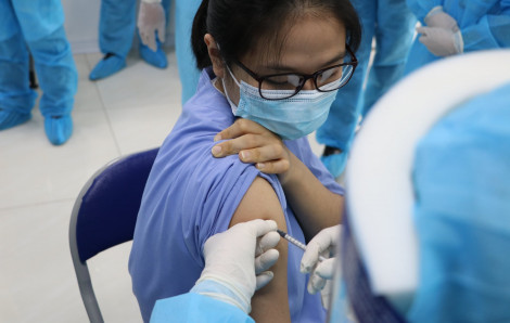 Gần 1,7 triệu liều vắc-xin COVID-19 đã về đến Việt Nam
