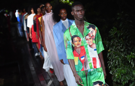Nhà thiết kế gốc Phi đầu tiên xuất hiện tại Paris Fashion Week là ai?